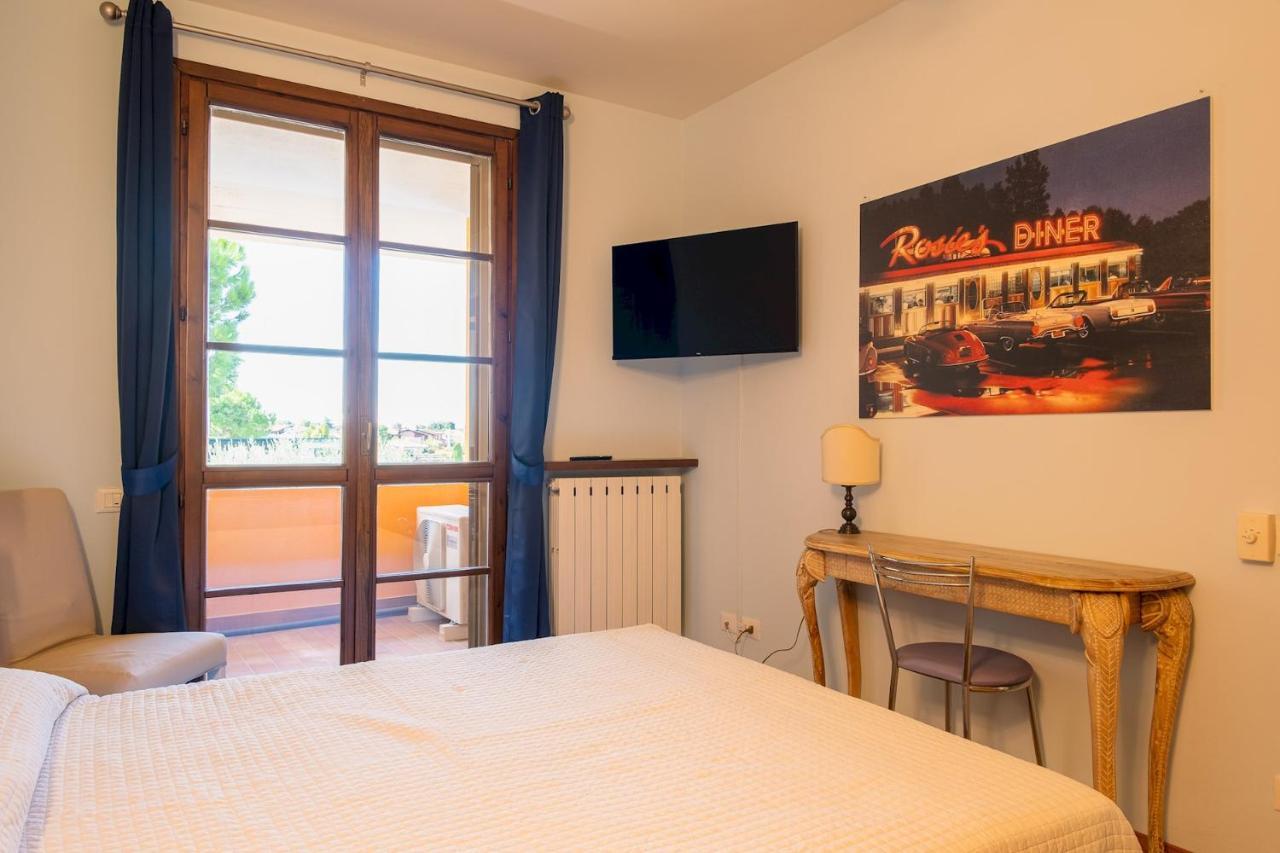 La Casa Sul Porto - Italian Homing Apartment Sirmione Exterior photo